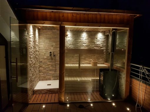 Sauna da su terrazzo con doccia emozionale in Veneto