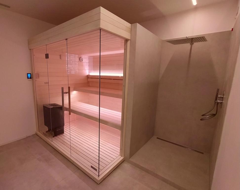 sauna con doccia combinata 180x220 cm sauna betulla rossa