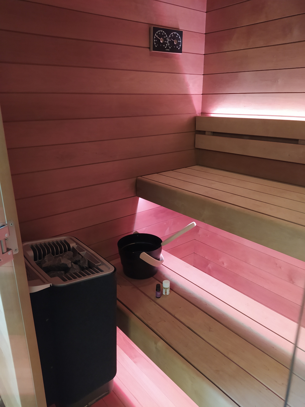sauna finlandese con biosauna con vetrata sauna finlandese con biosauna con vetrata